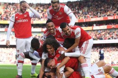 老将发威！沃特金斯帽子戏法，维拉4-1大胜水晶宫。